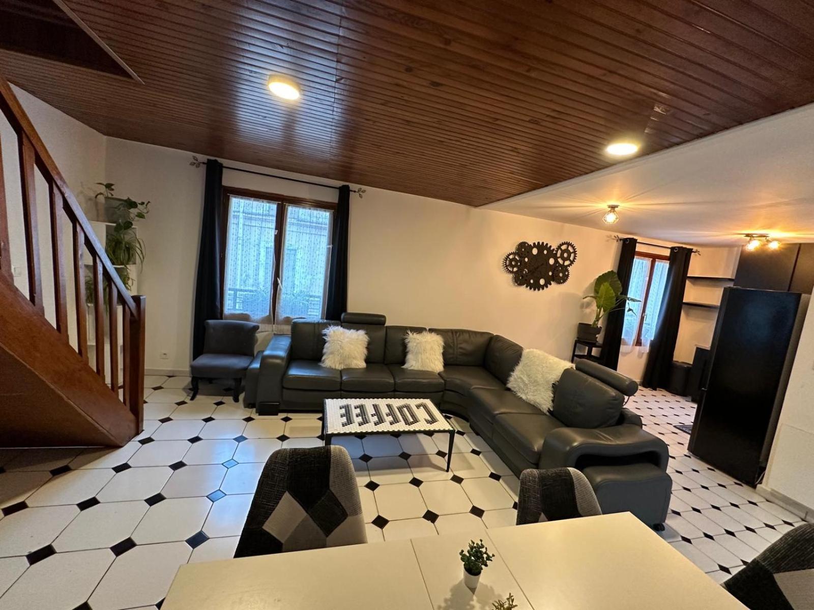 Agreable Appartement Dans Une Maison Saint-Denis  Luaran gambar