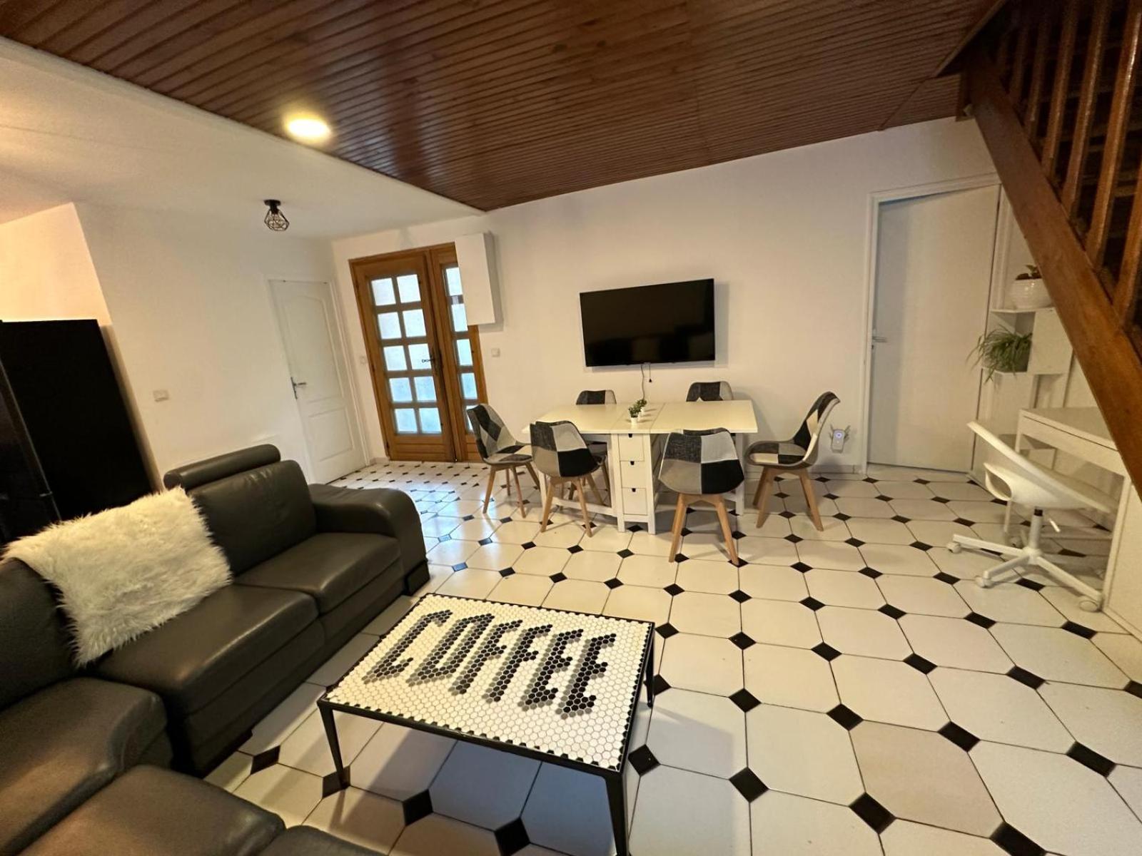Agreable Appartement Dans Une Maison Saint-Denis  Luaran gambar