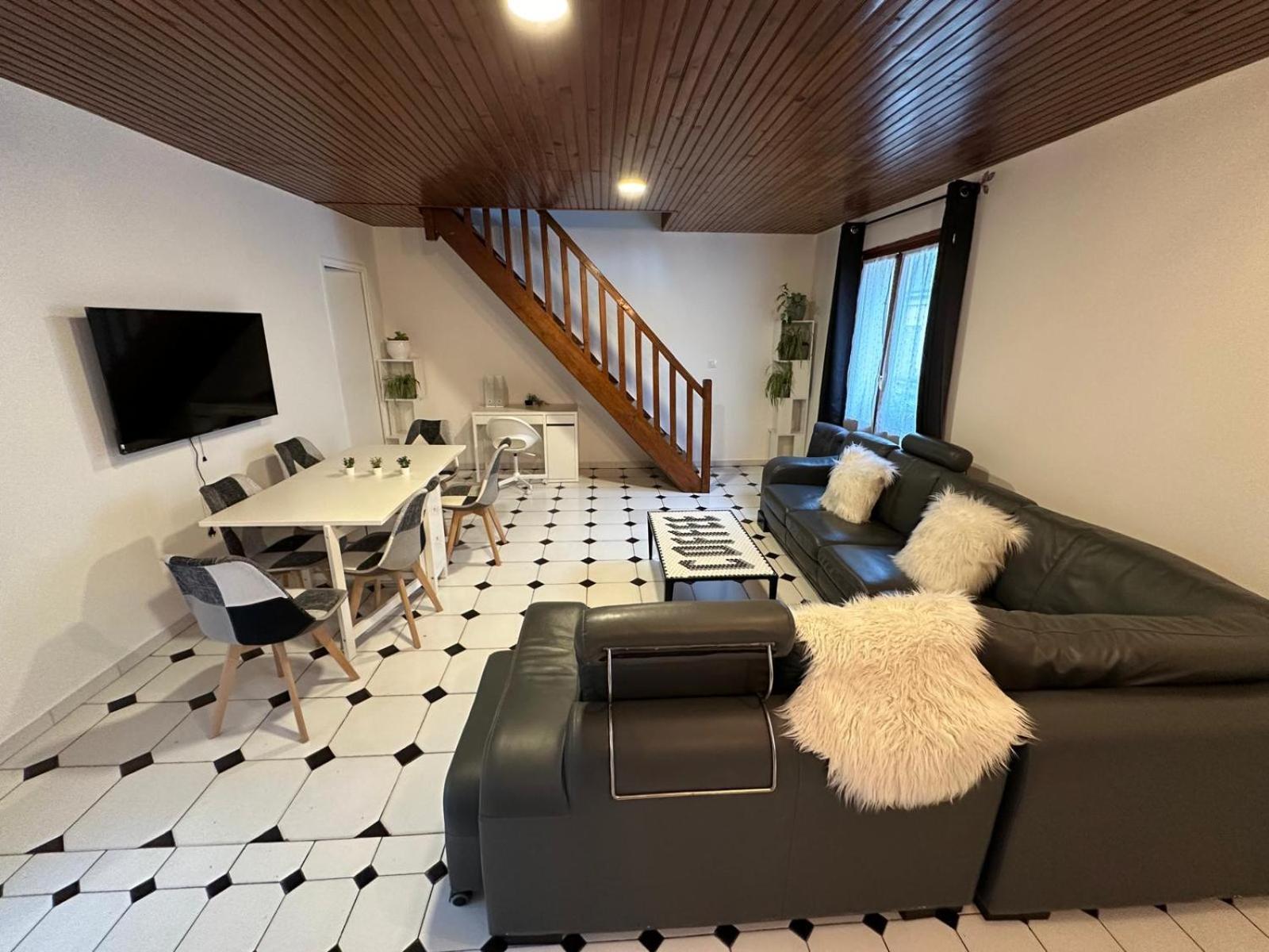 Agreable Appartement Dans Une Maison Saint-Denis  Luaran gambar