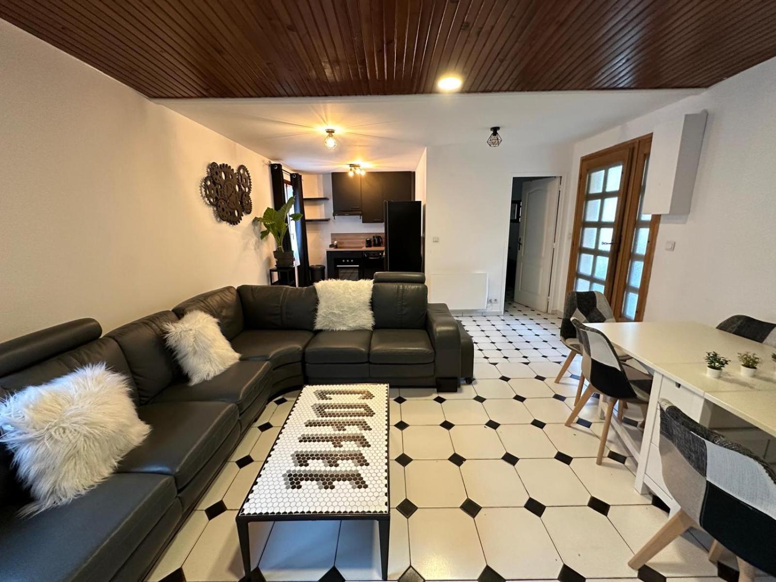 Agreable Appartement Dans Une Maison Saint-Denis  Luaran gambar